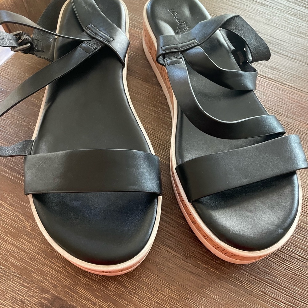 Universal Thread Women's Black Sandals